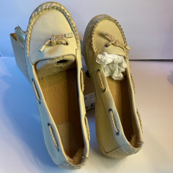 NWOT Nubuck UGG Slip On Chivon Moccasin Espadrilles Cream Women 8.5 - Picture 1 of 8